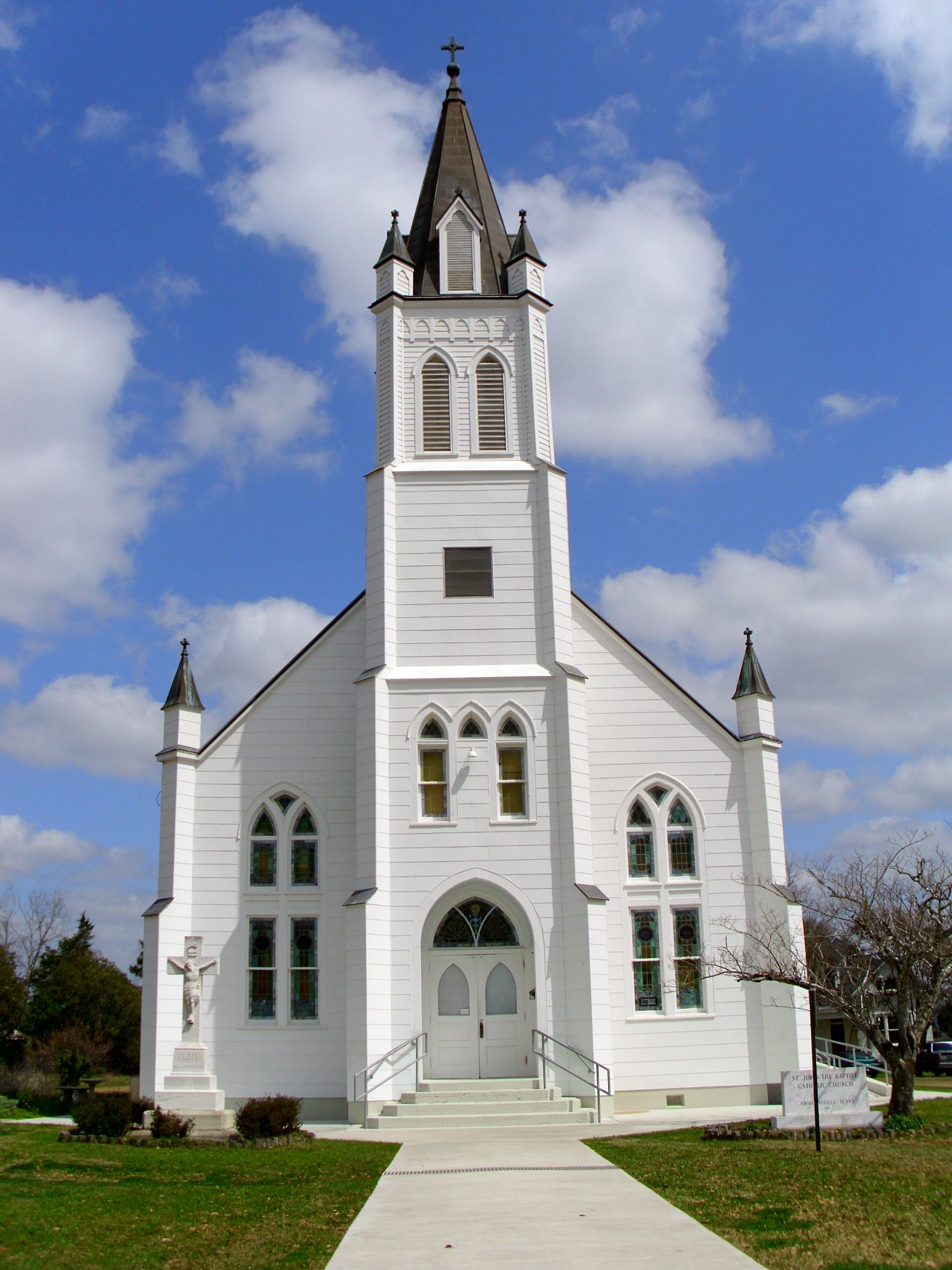церковь снаружи фото