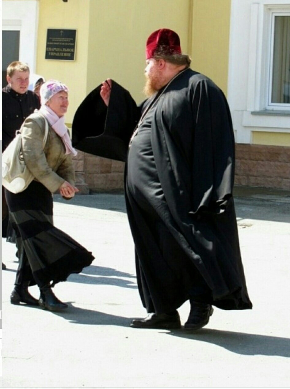 Толстый священник