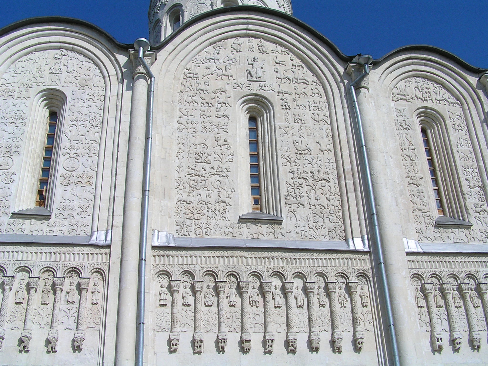 дмитриевский собор внутри