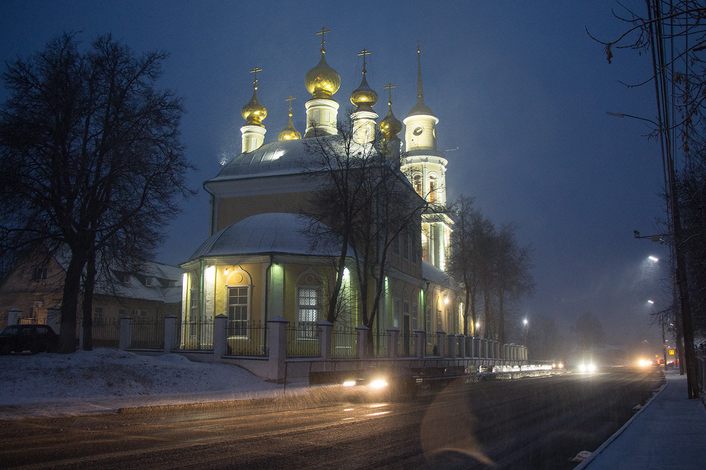 Напротив церкви