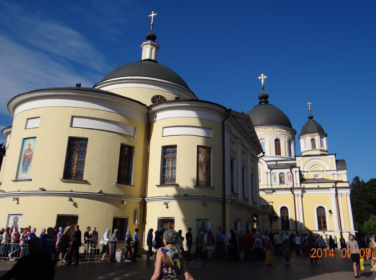 Покровский монастырь в Москве храм Матроны Московской