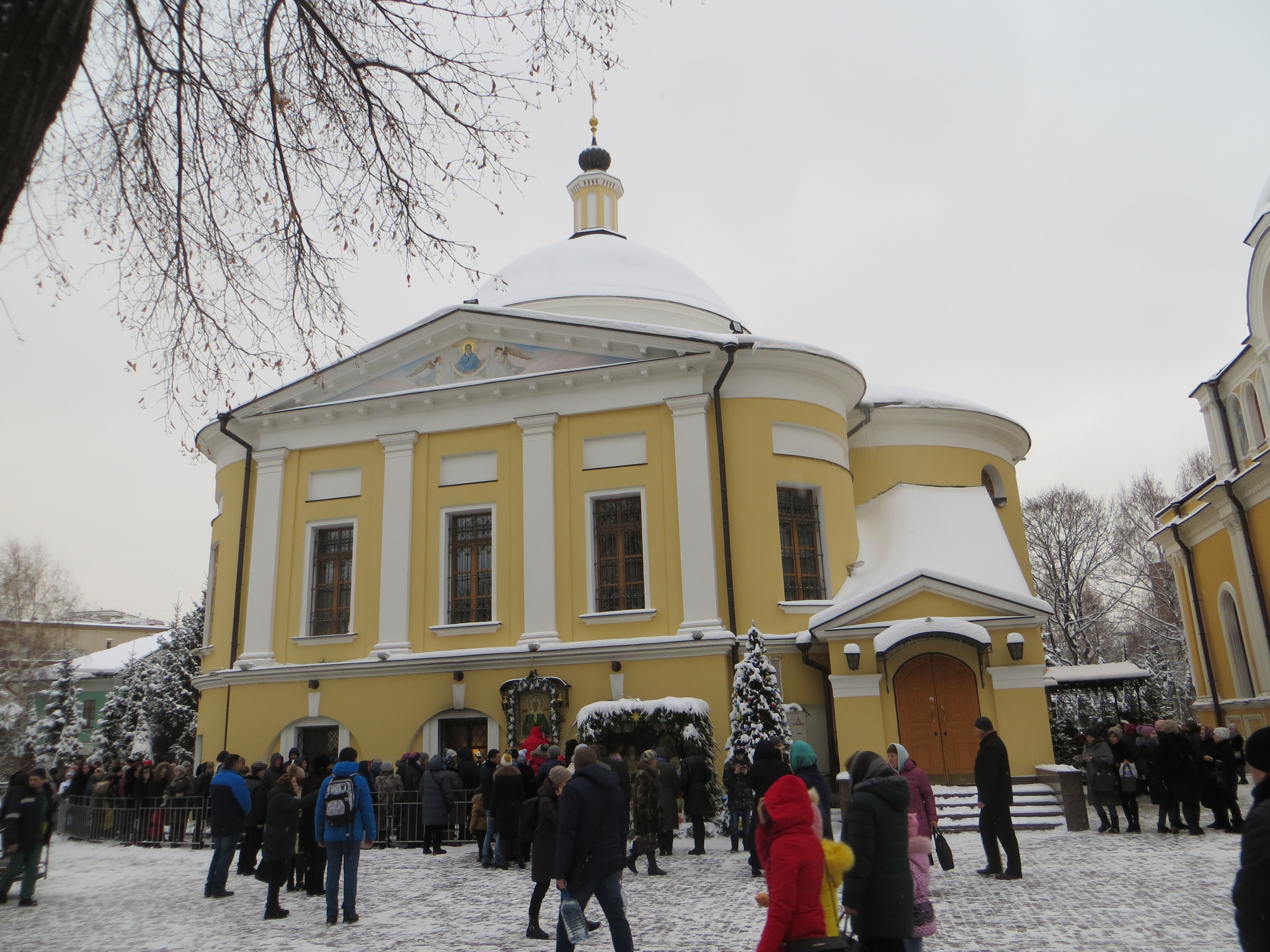 Храм Матроны Московской зимой