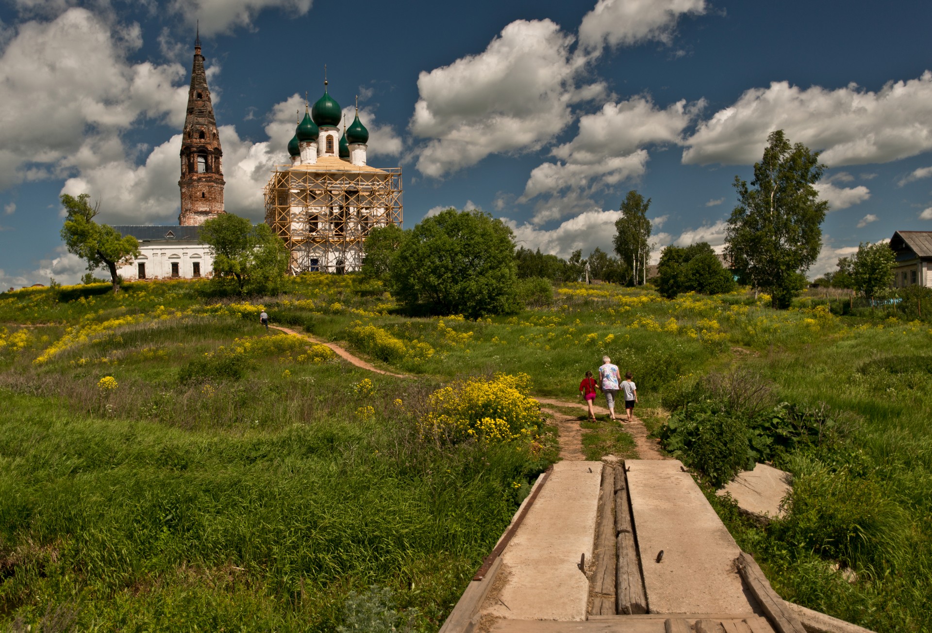 русская деревня храм