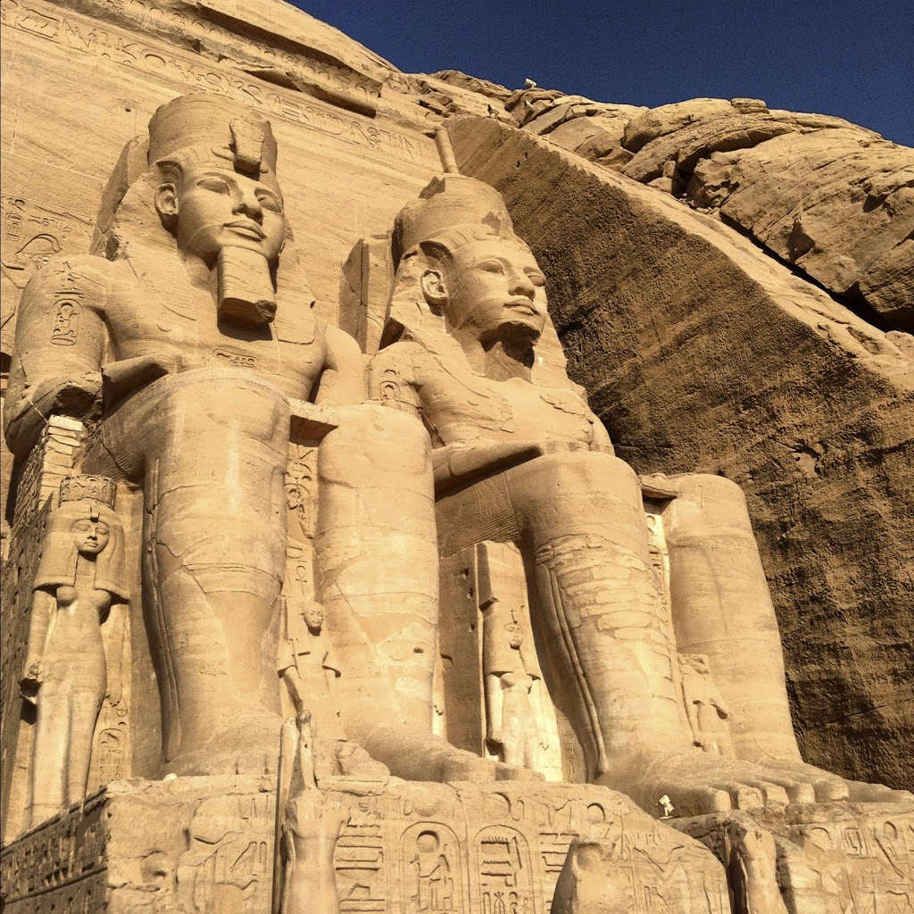 Статуи фараонов древнего Египта