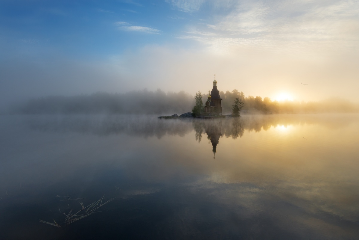 Церковь Андрея Первозванного на реке Вуокса туман