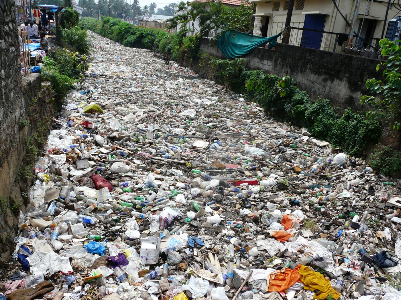Горы пластикового мусора