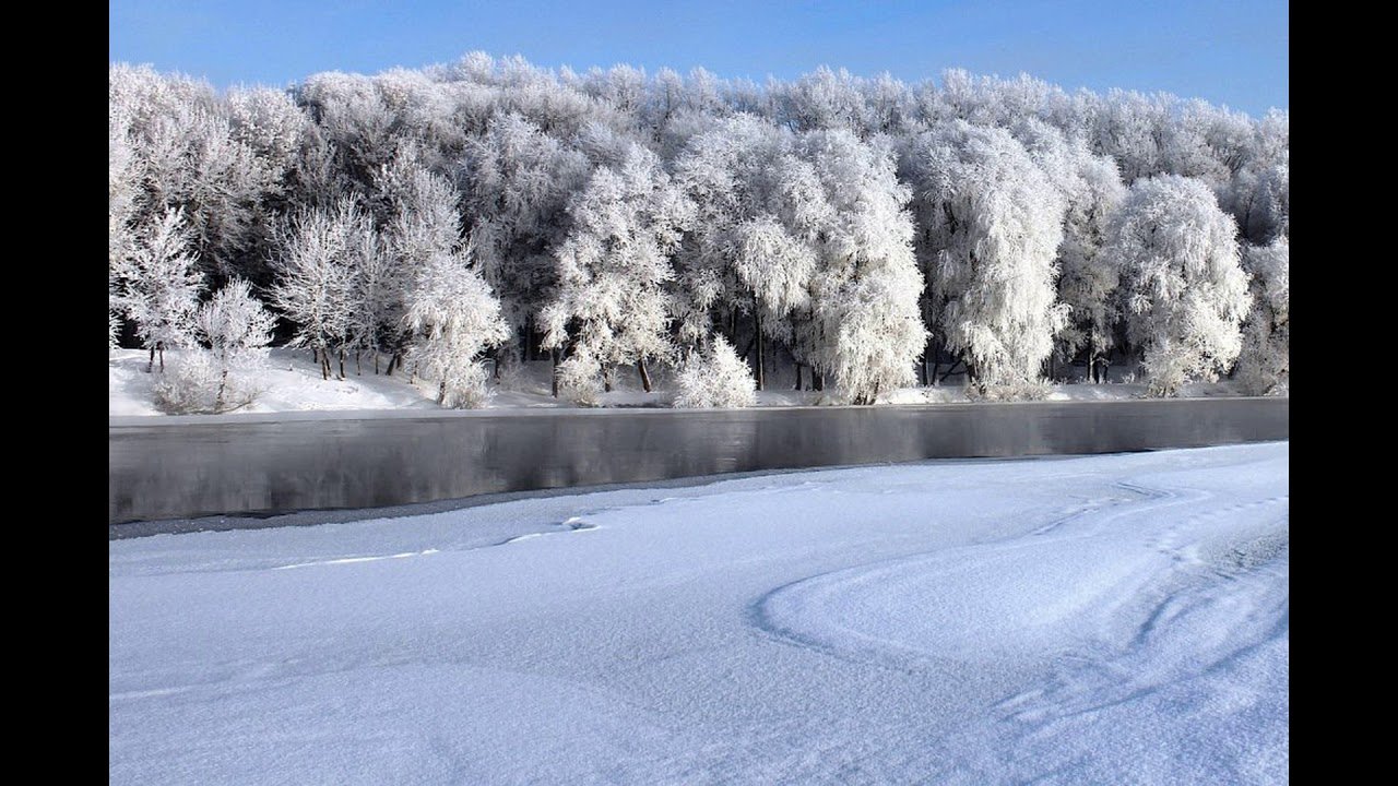 река белая зимой