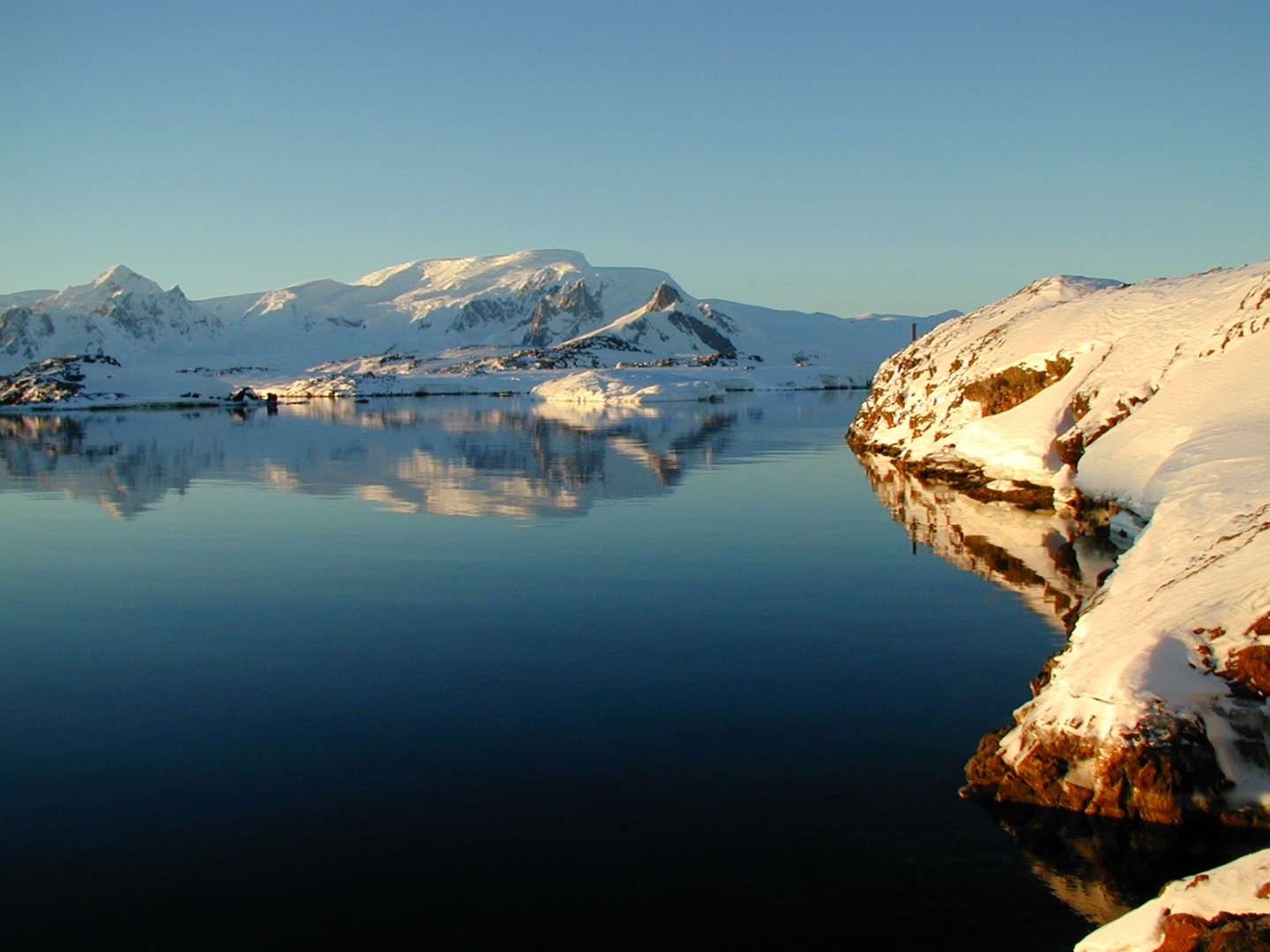 Озеро радок Антарктида