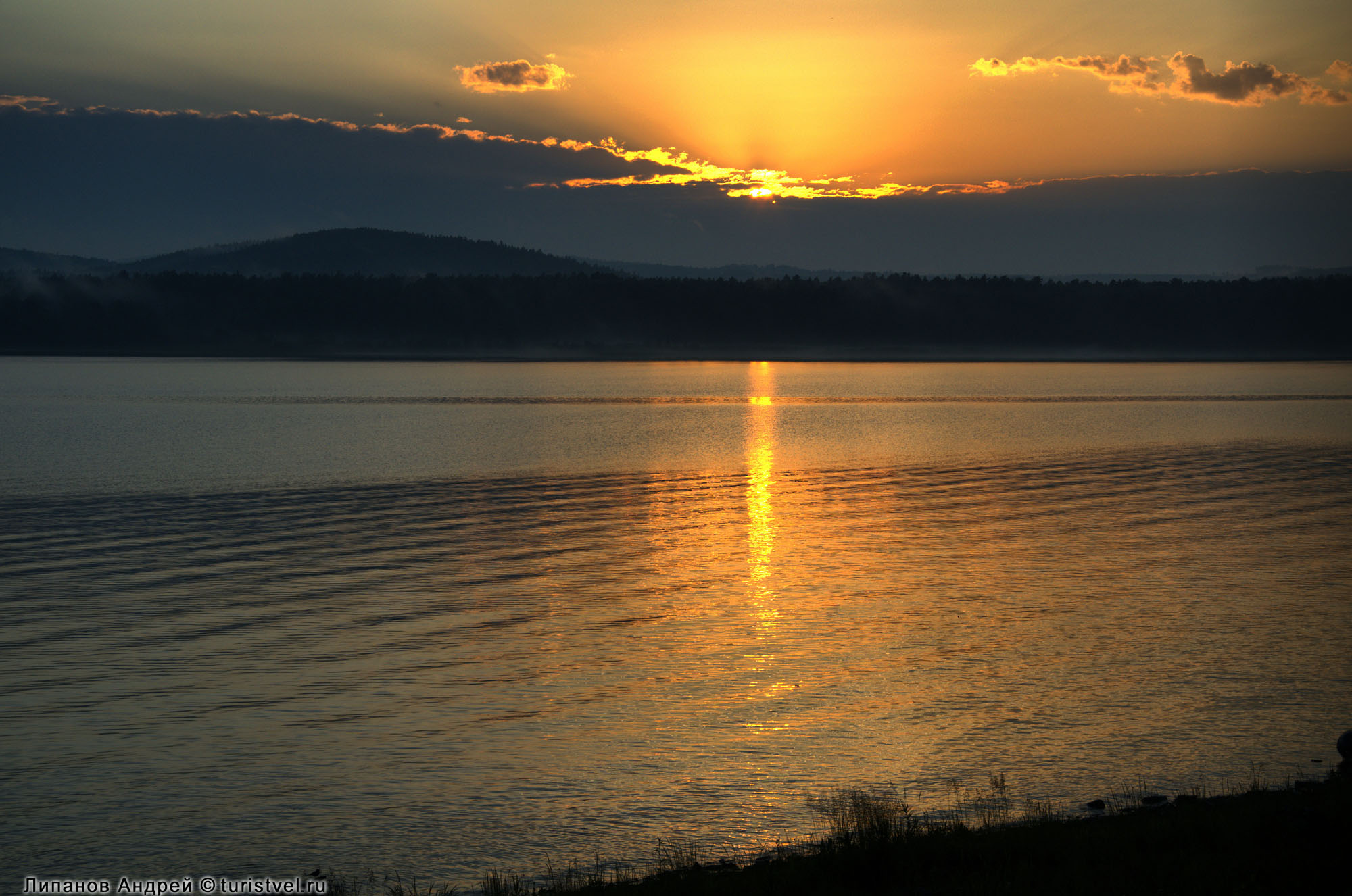 Закат на озере Акакуль