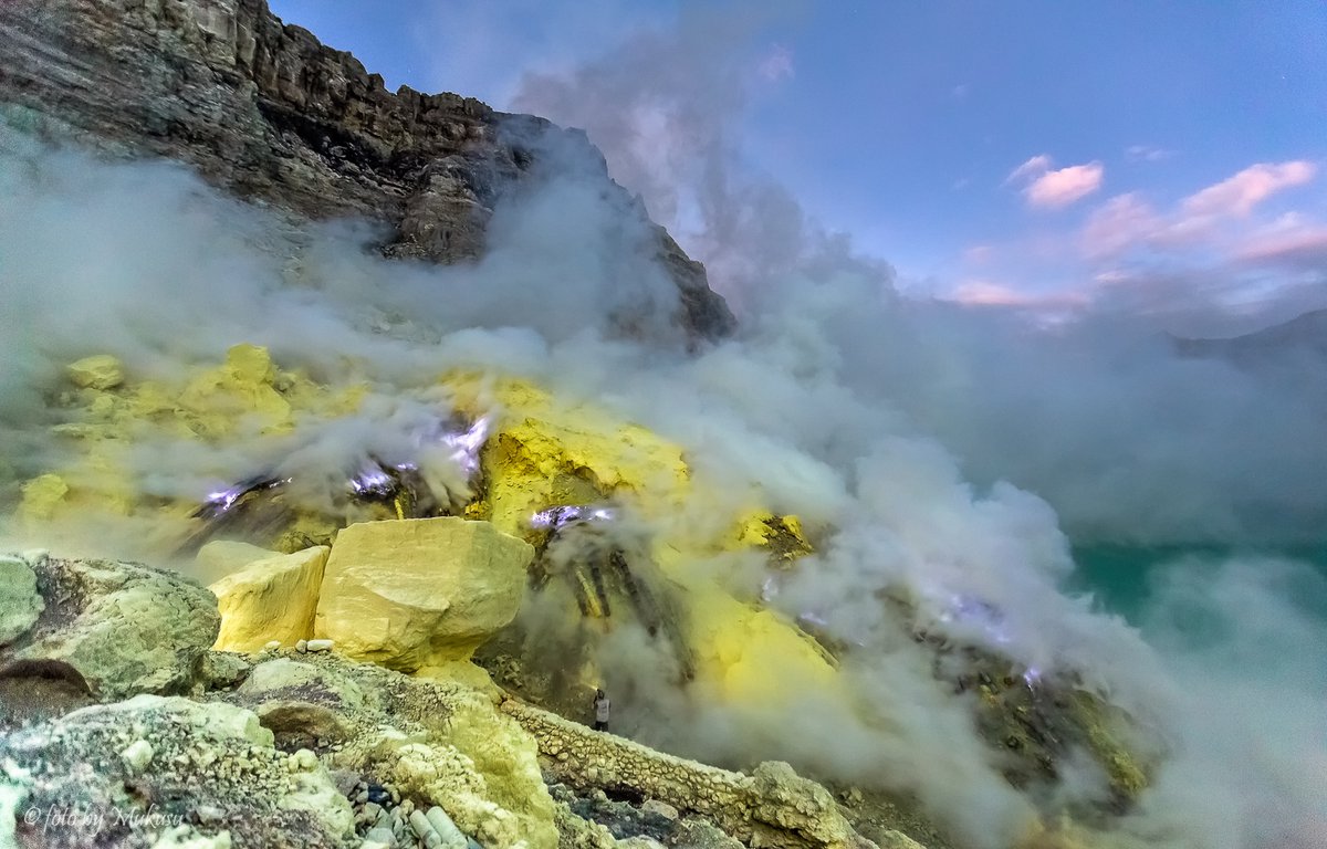 Индонезия вулкан сера