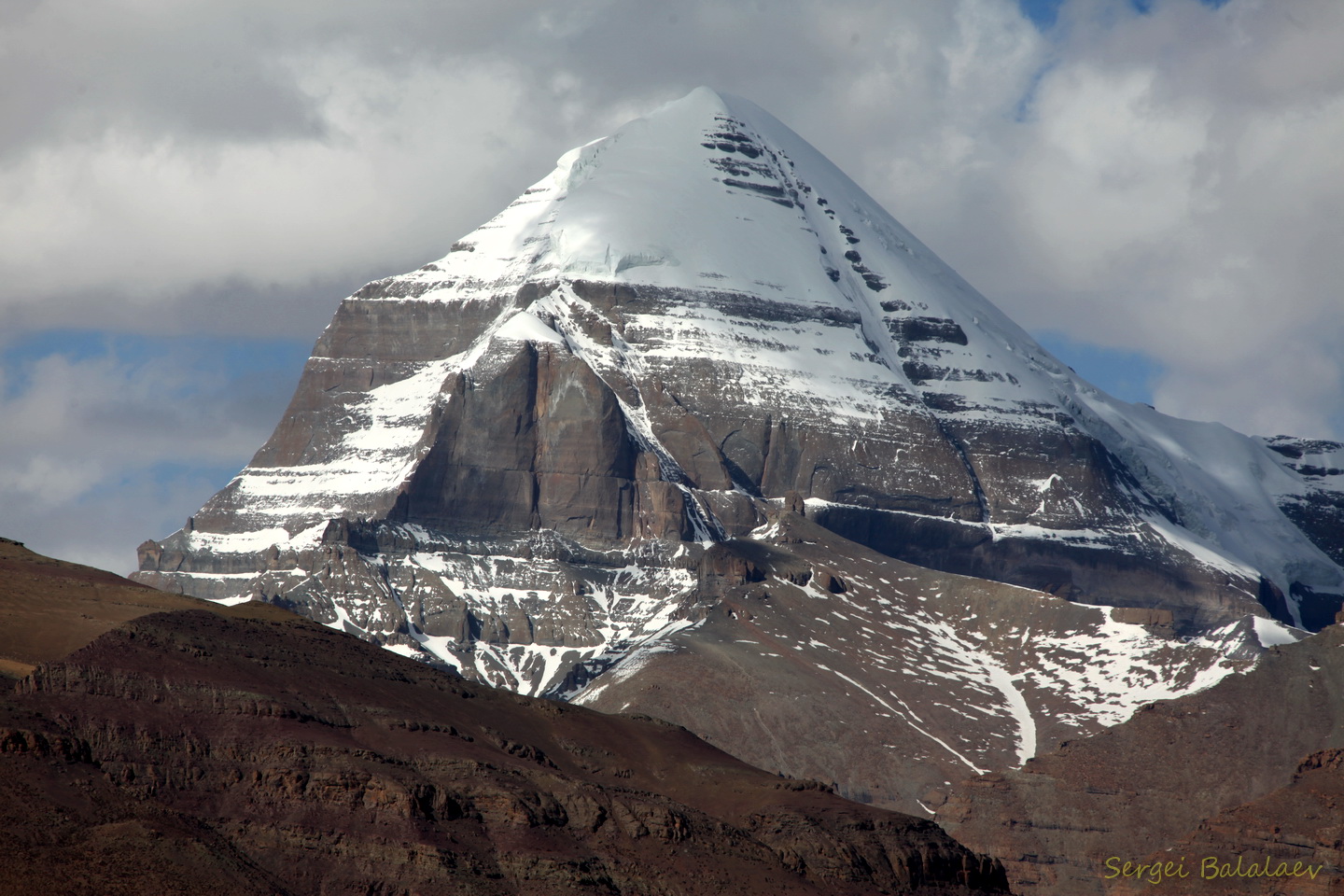 Гора пирамида в Тибете