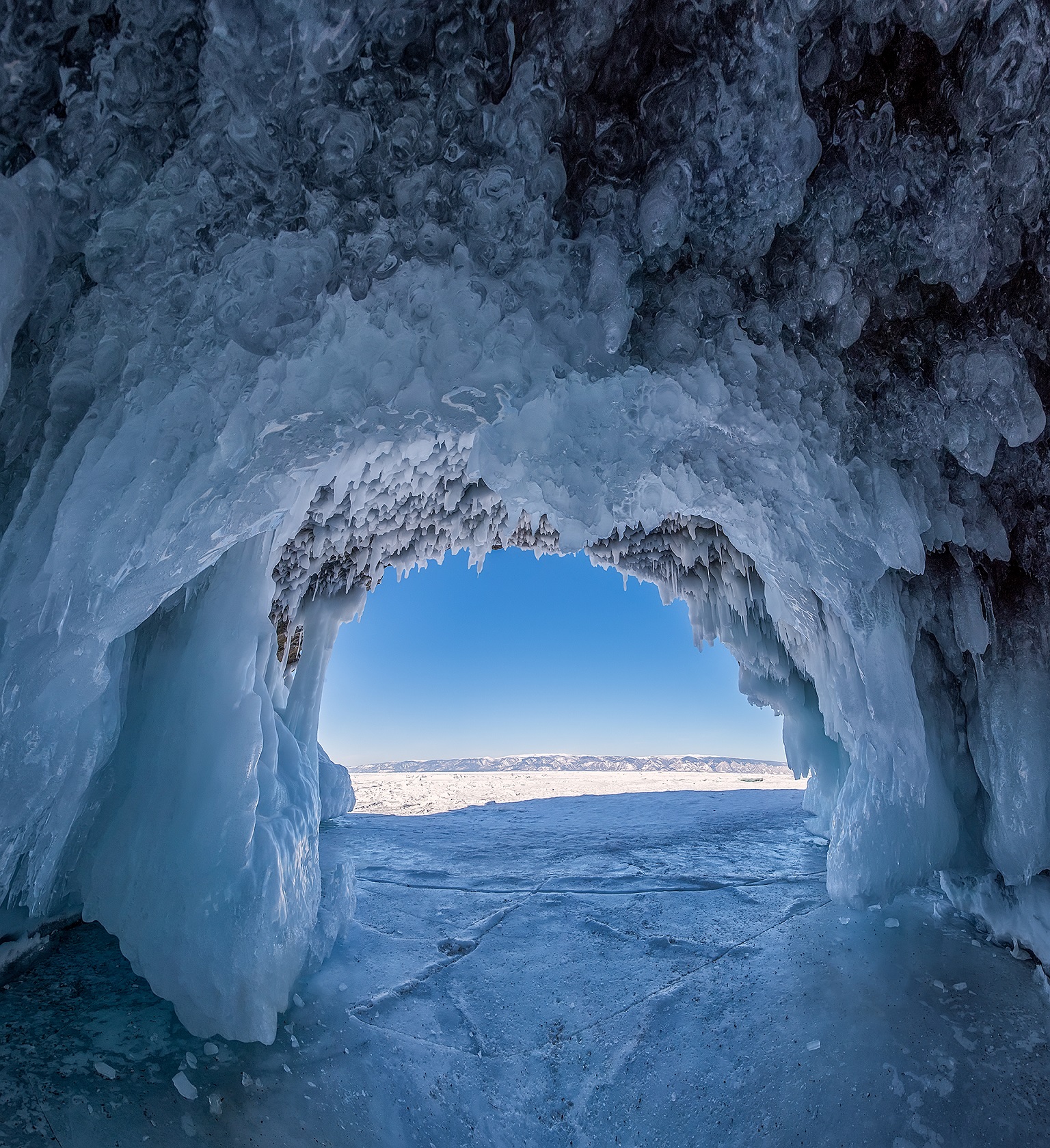 Ледяная пещера Ольхон Байкал