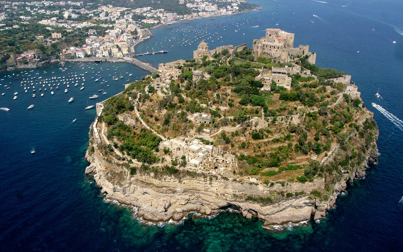 Арагонский замок остров Искья Италия