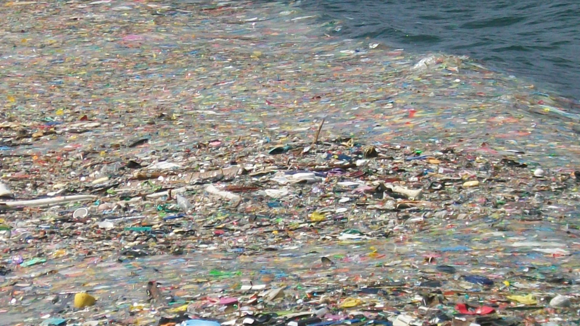 пластик в тихом океане фото