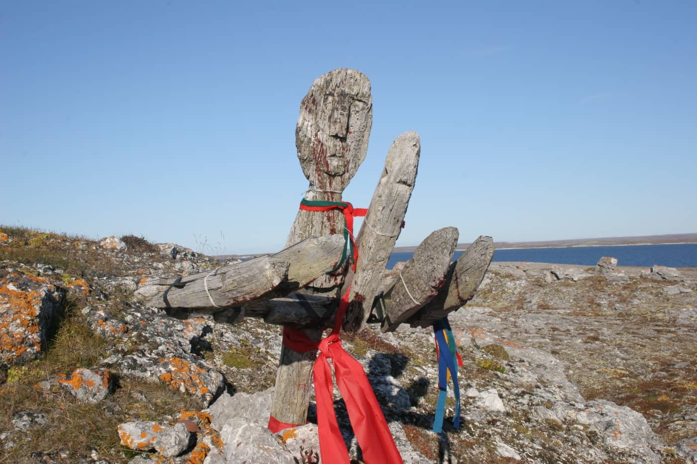Семиликий идол на острове Вайгач