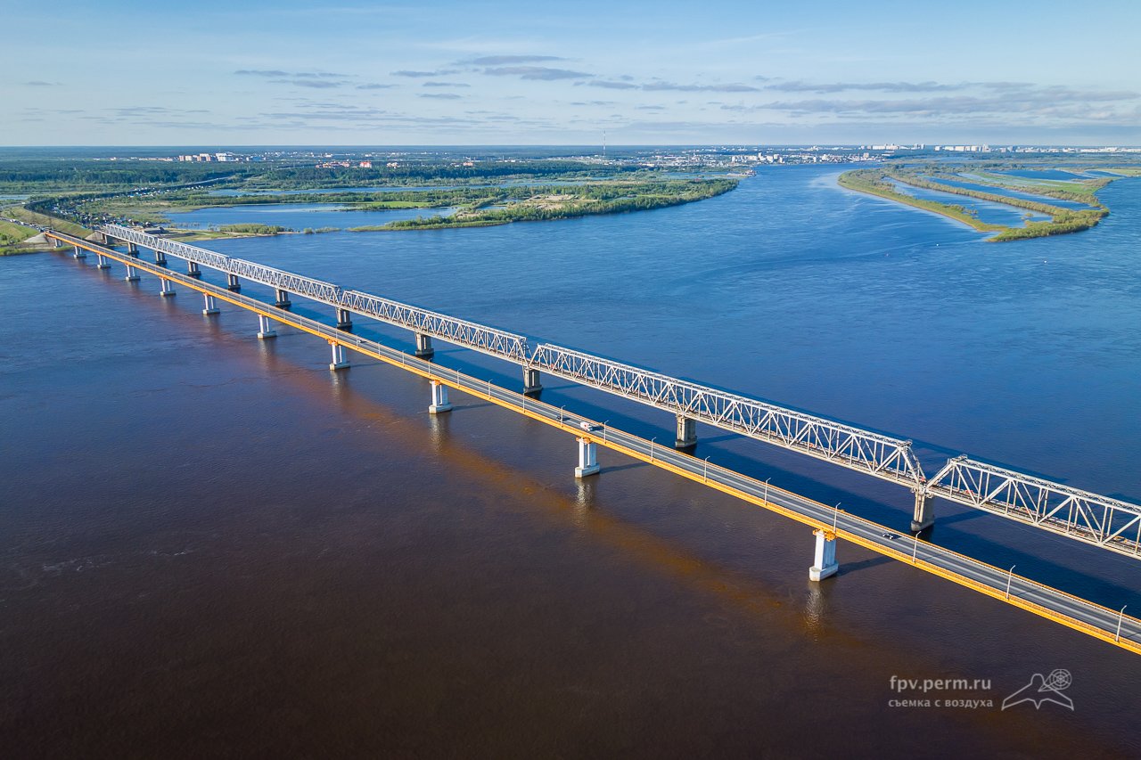 Мост через реку Обь в Сургуте