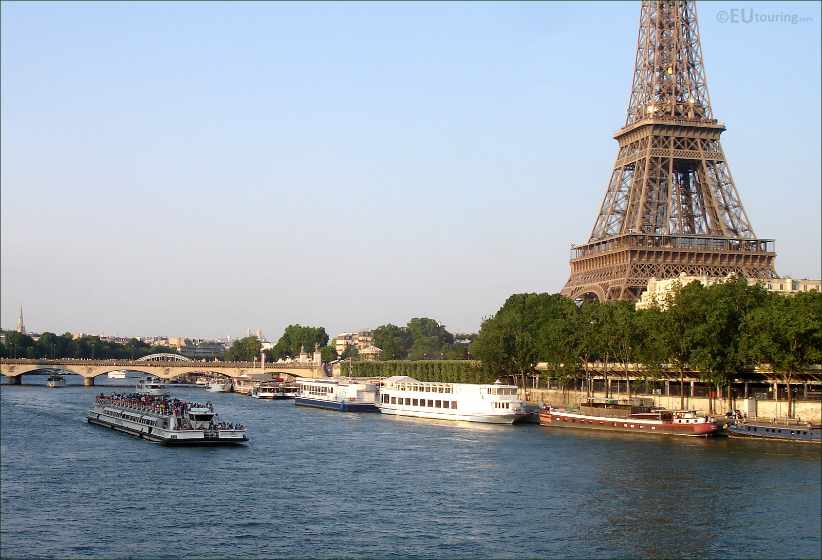 Берега реки Сены в Париже