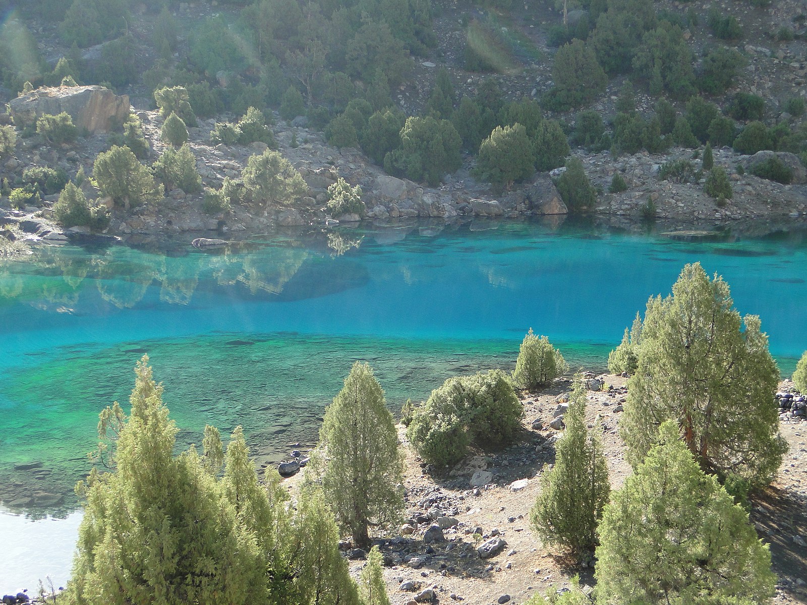 Голубое озеро в Таджикистане
