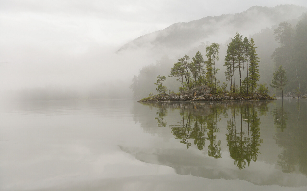 Туман на Телецком озере