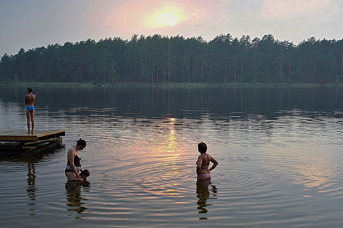 дети в озере