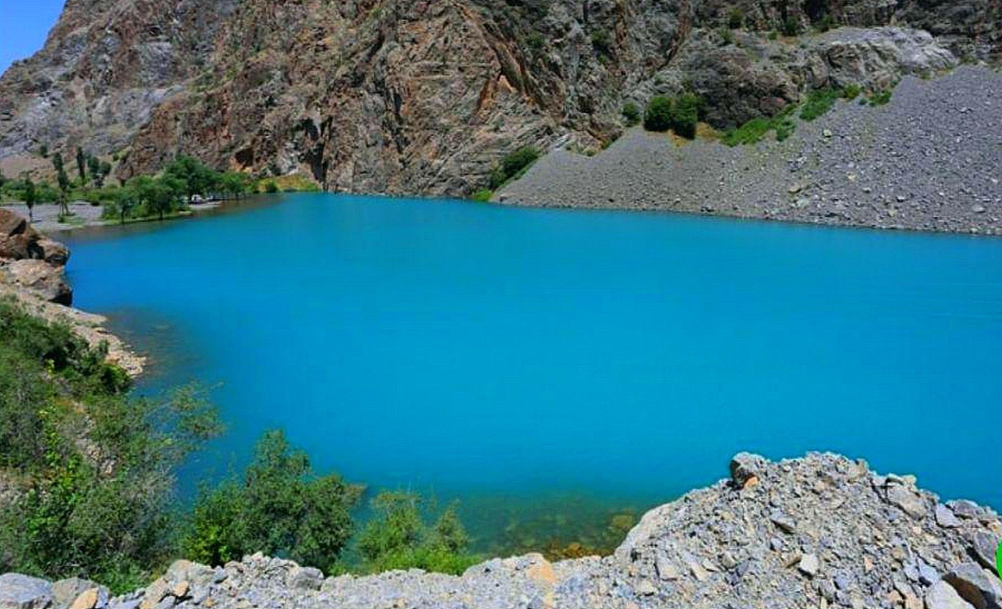 Шахимардан голубое озеро