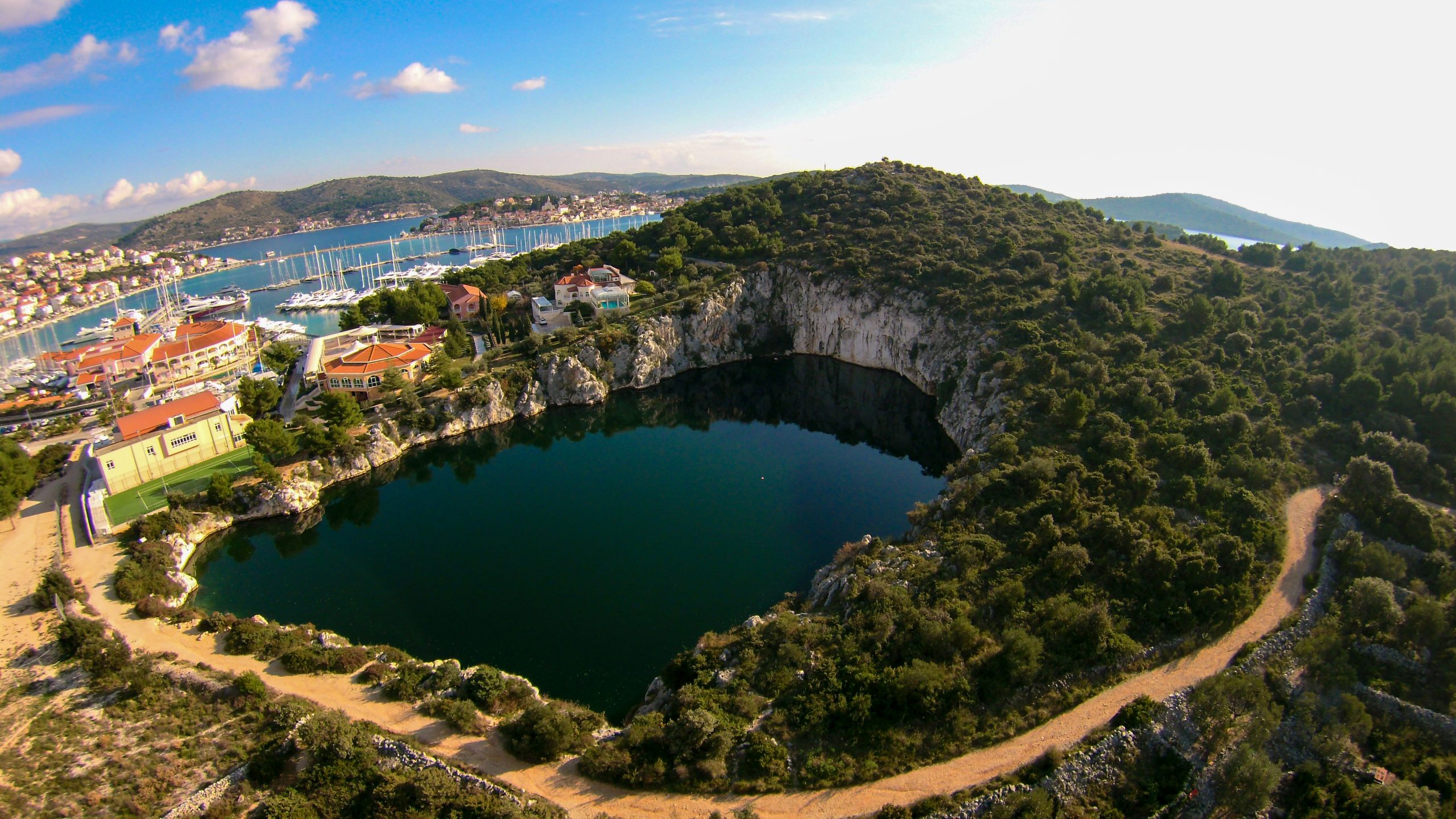 Озеро Драконий глаз Хорватия