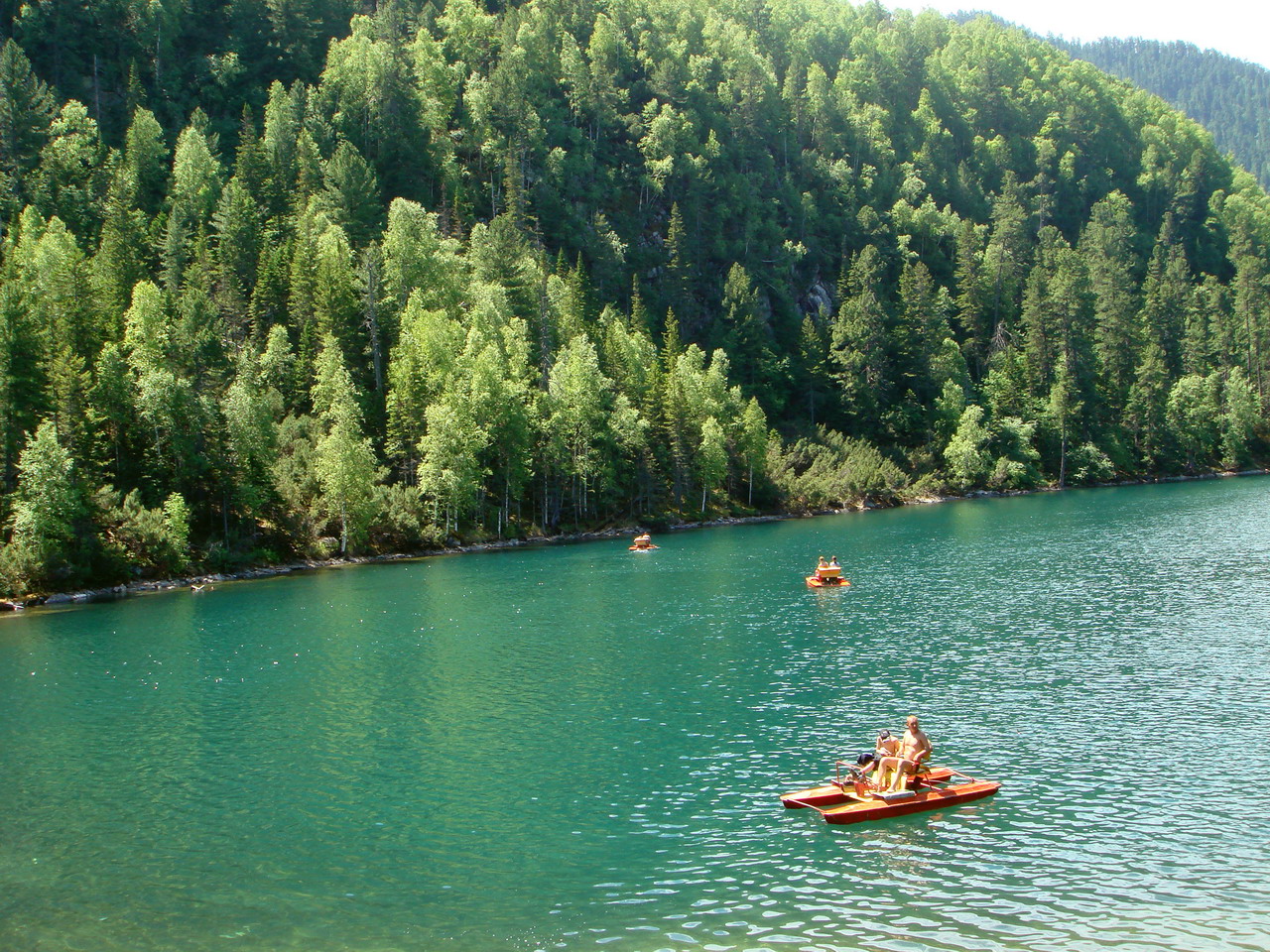 Изумрудное озеро Выдрино турбаза