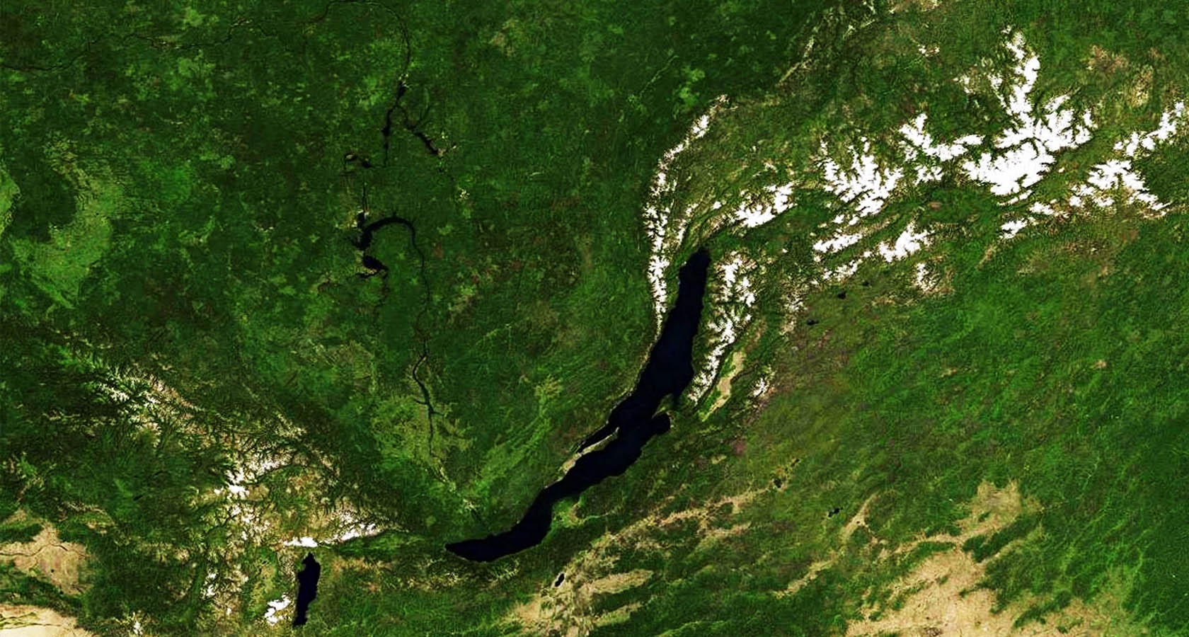 Космический снимок озера Байкал