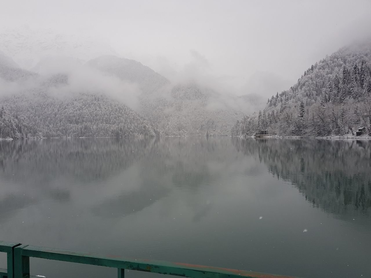 Озеро Рица Сочи зимой