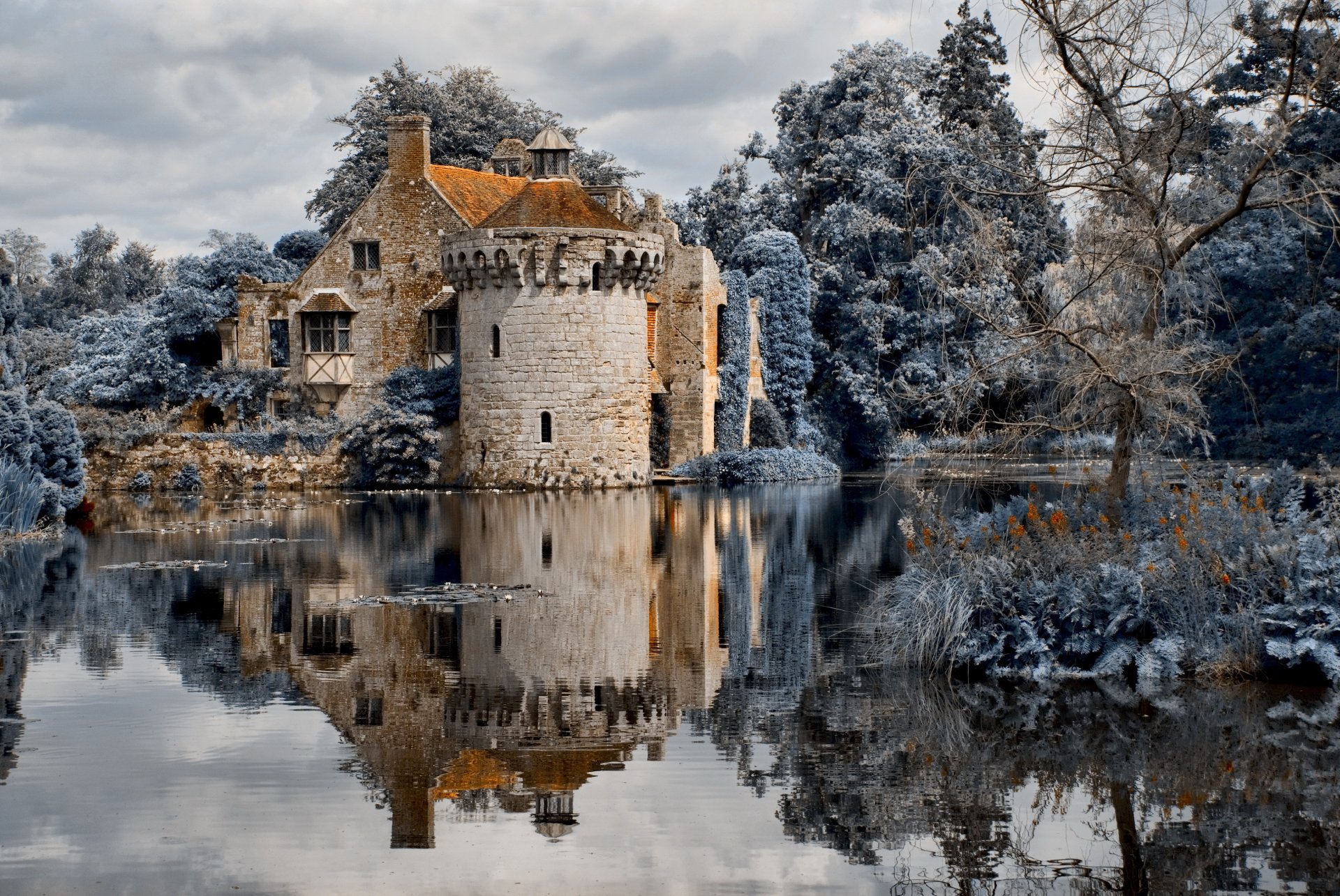 Замок Скотни (Scotney Castle)/Великобритания