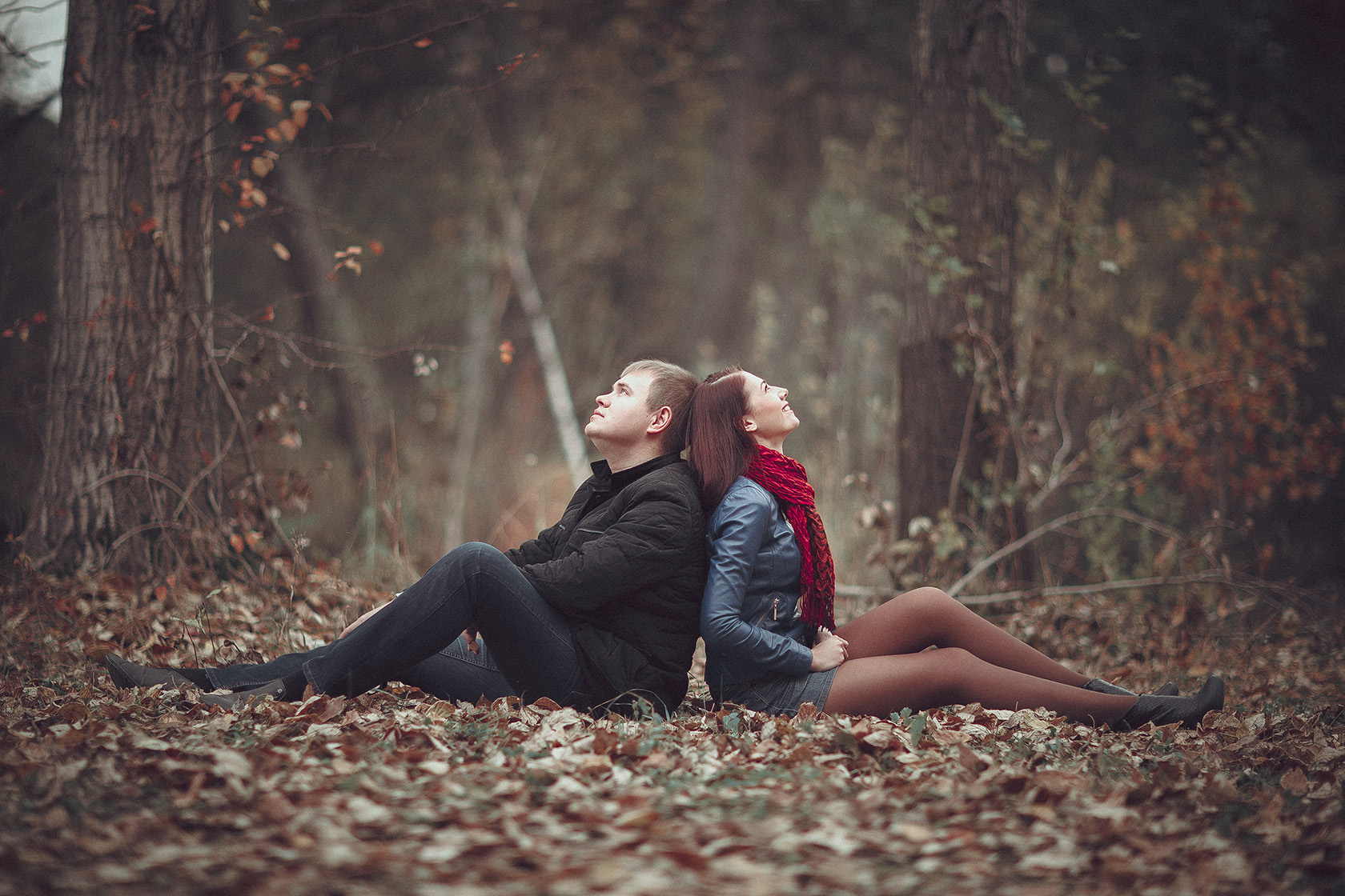 Фотосессия парень с девушкой осень лес