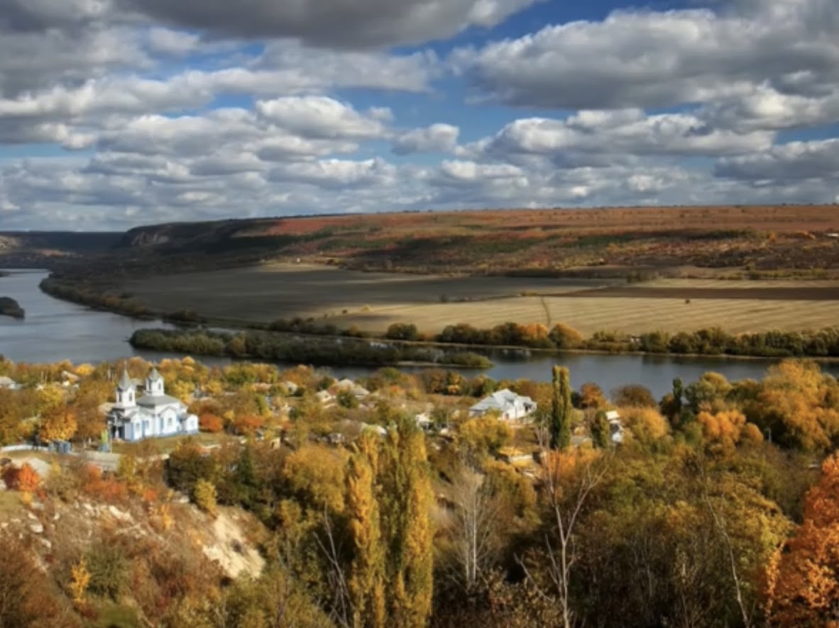 Река Днестр осень