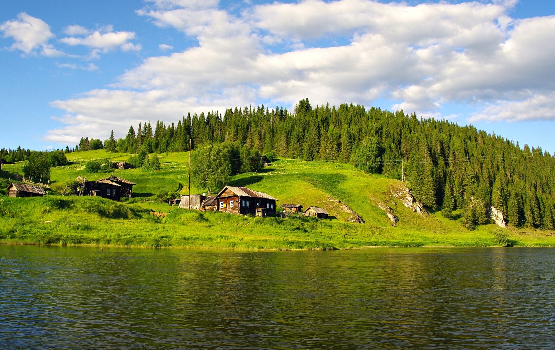 деревня на берегу реки