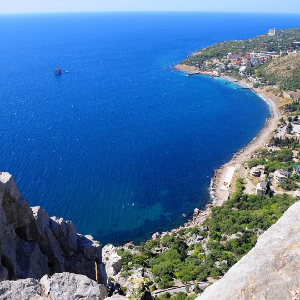 Голубой залив Крым