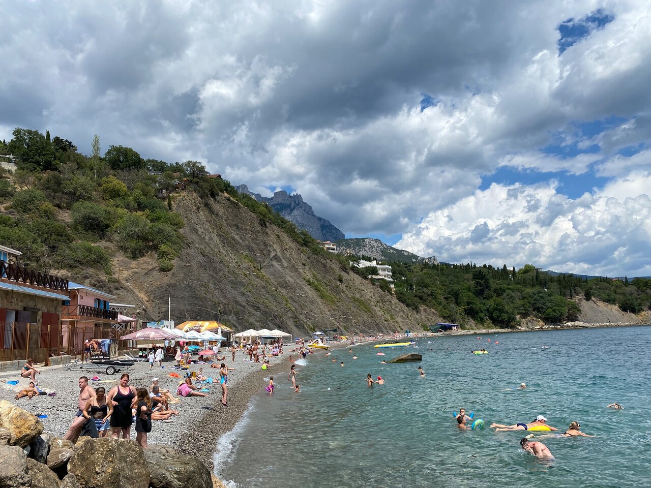 пляж в алупке черный бугор