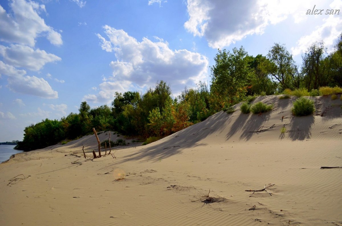 Песчаный берег Волги Балаково