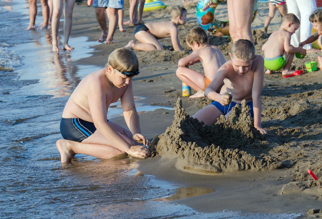 дети нудиском пляже
