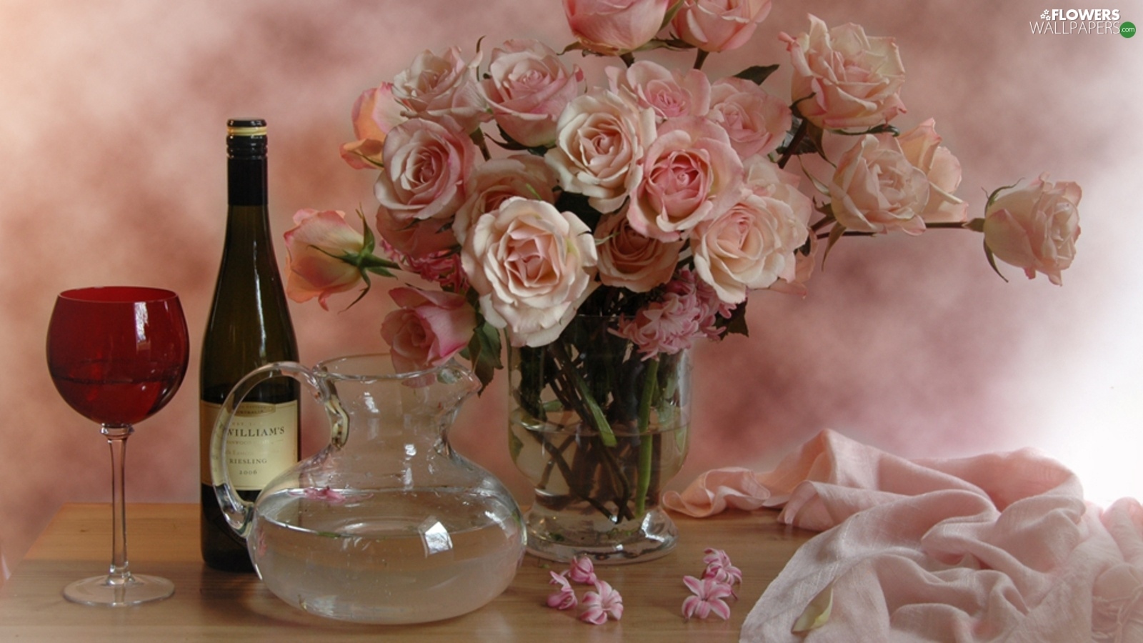 Натюрморт с розовым вином