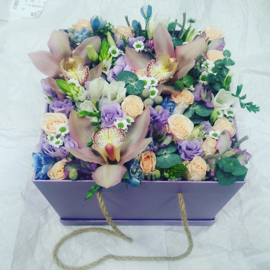 Букет цветов в коробке