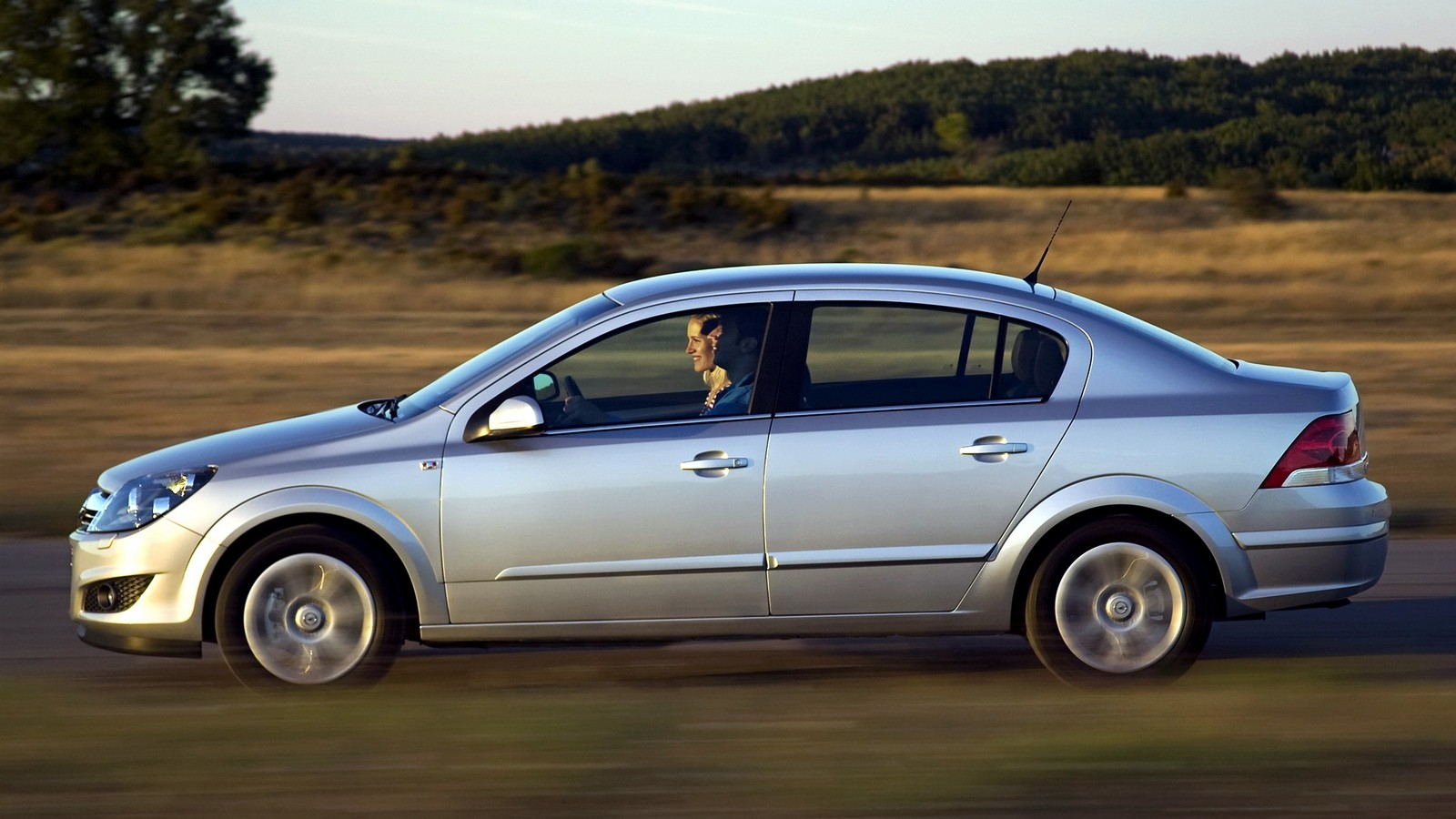 opel astra h sedan