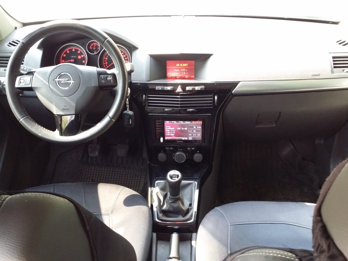 Opel Astra 2007 салон