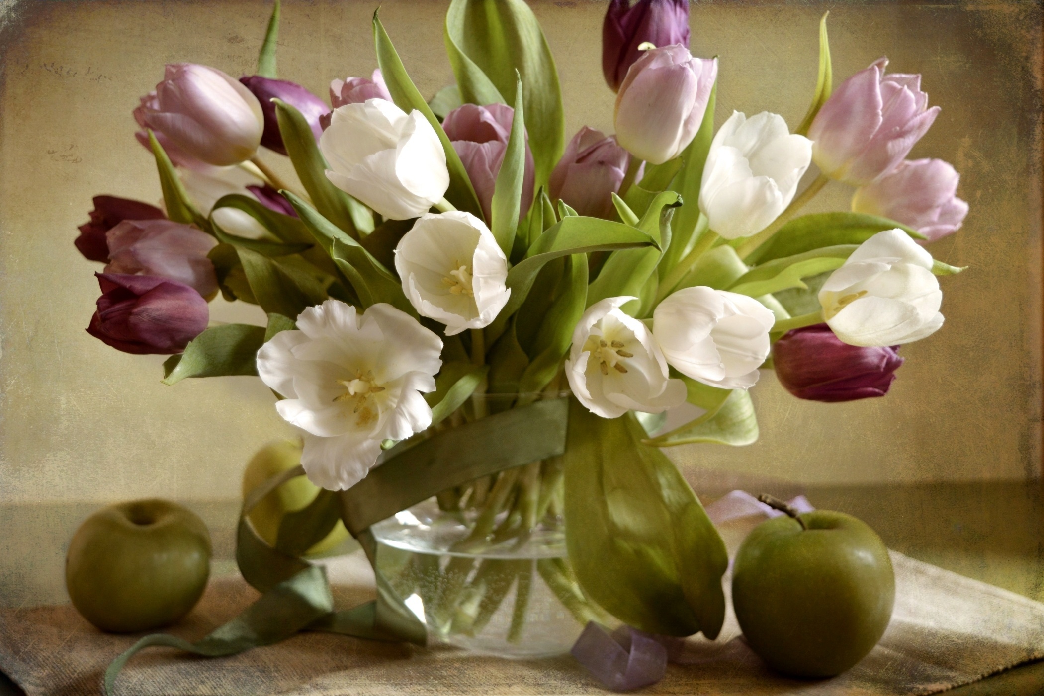 Натюрморт тюльпаны в вазе