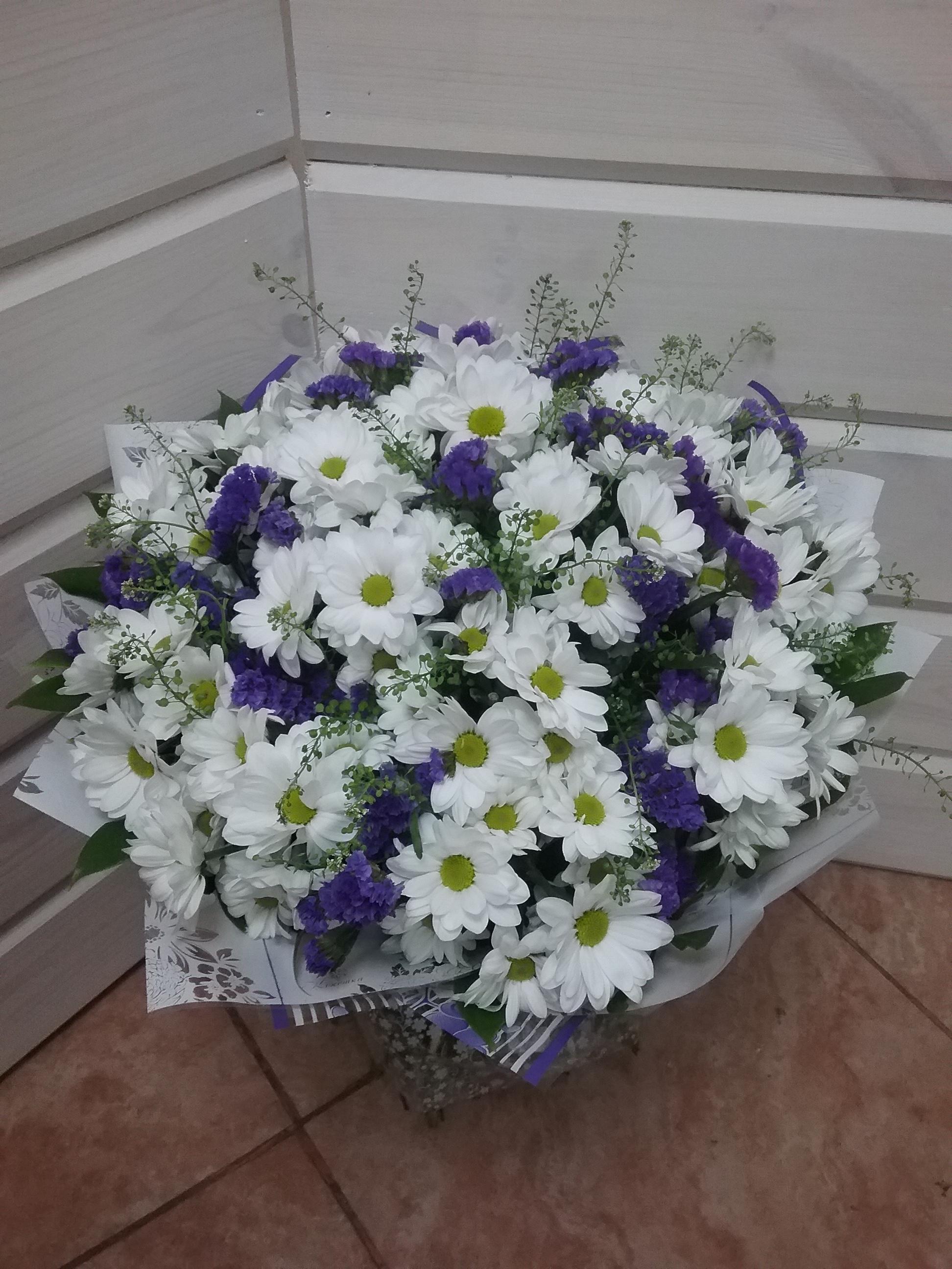 букет цветов из хризантем кустовых фото