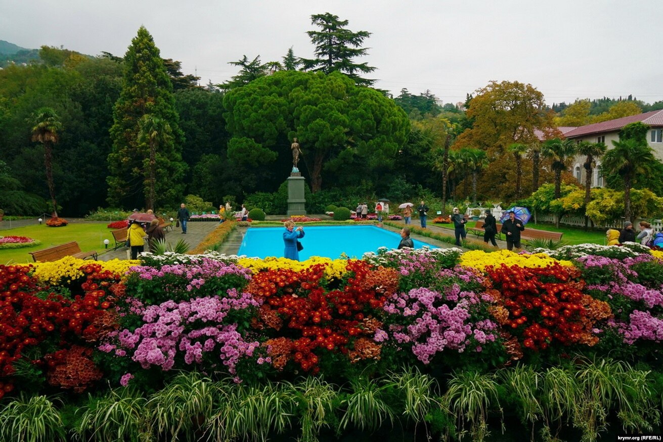 Крым Никитский Ботанический сад бал хризантем