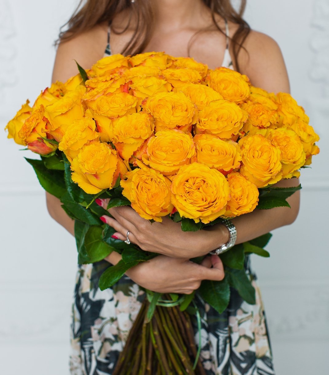 Желтые кустовые розы Эквадор