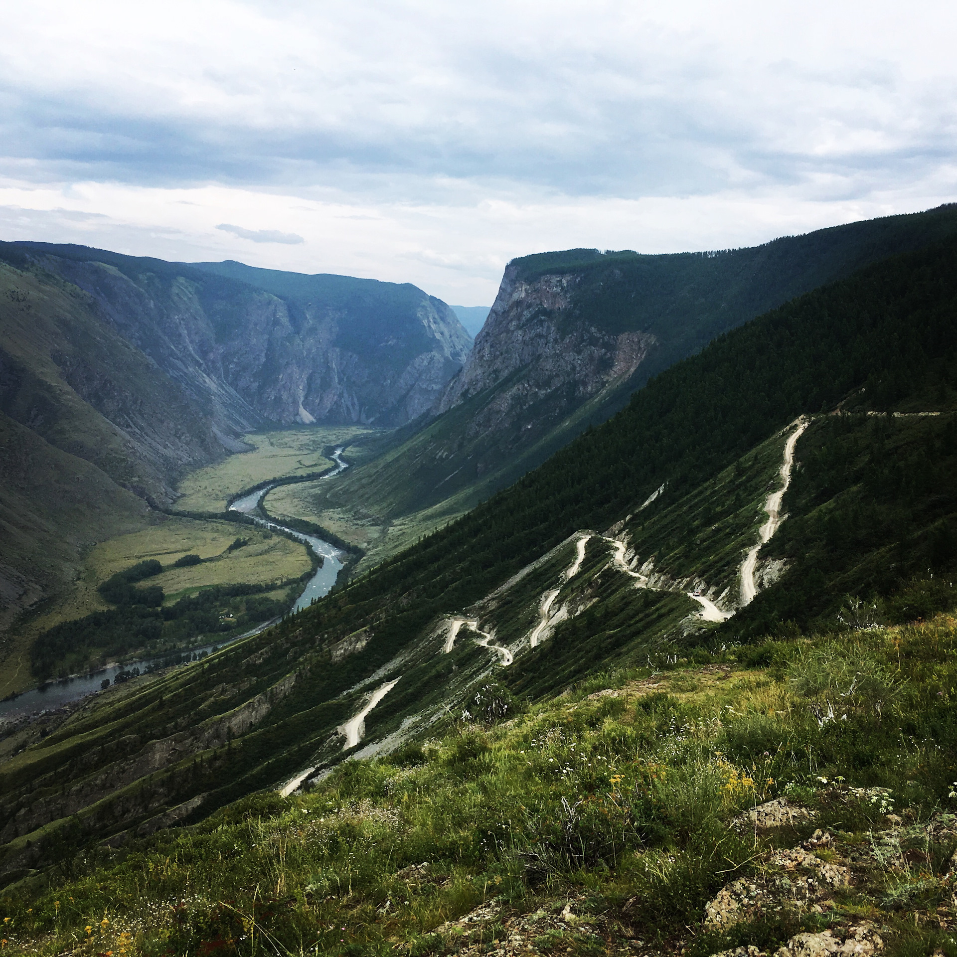 Перевал Кату Ярык спуск