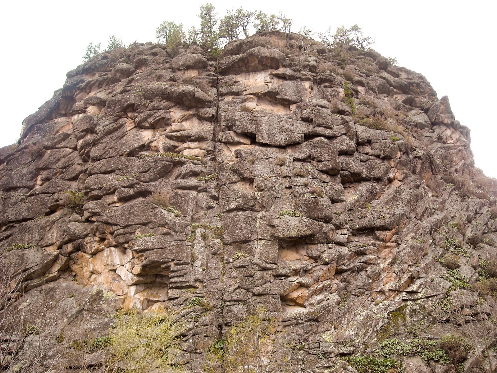 Огромный камень на Бабырган