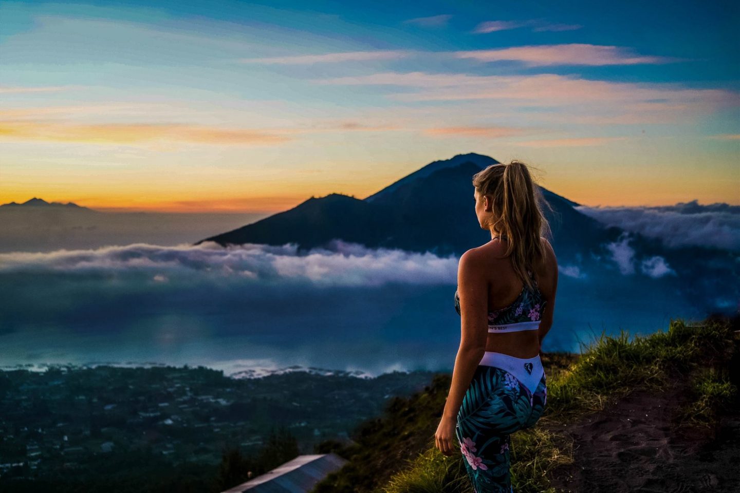 Рассвет на вулкане Бали