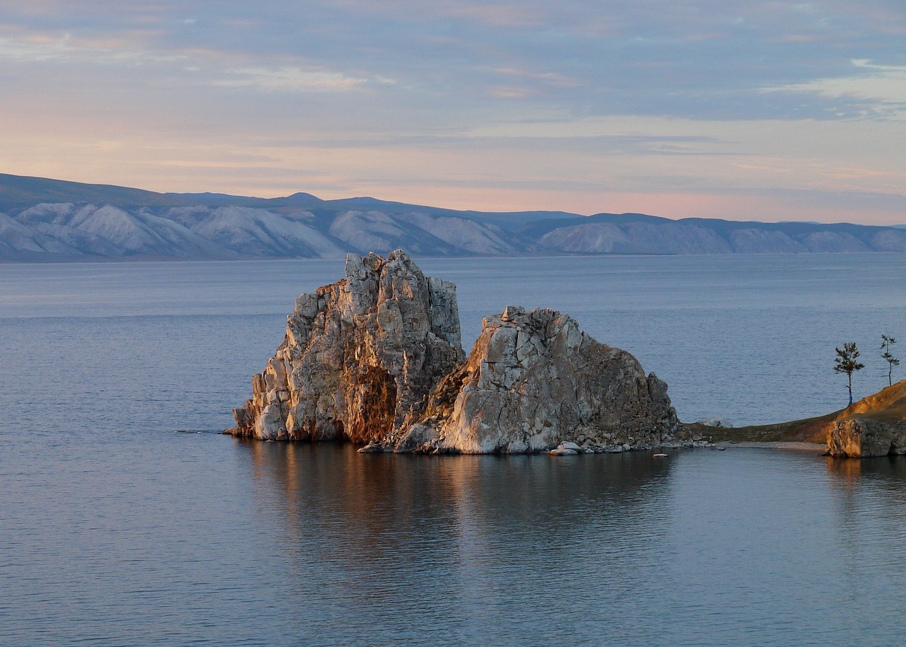 на берегу ангары