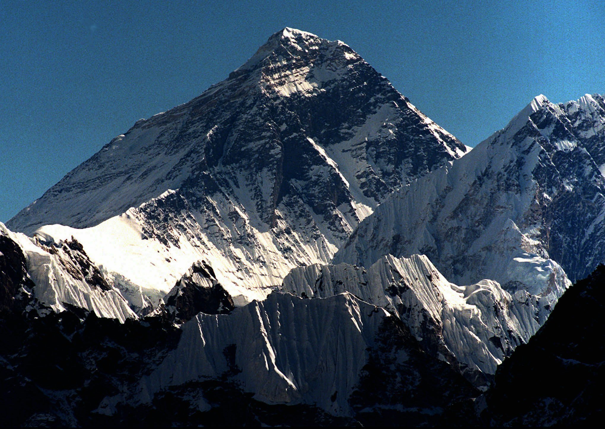 Гора Джомолунгма (Эверест), гора Монблан.